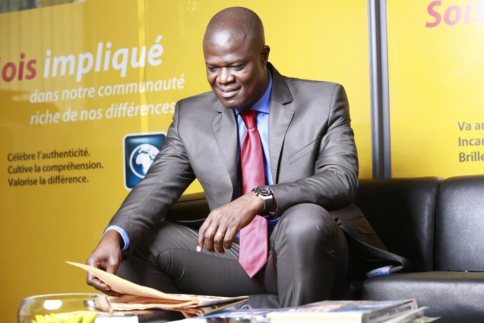 Eloge Beonao reading professional documents at a leadership event